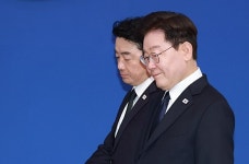 강훈식 비서실장, 사의 표명 “대통령 ‘송구’ 발언에 종합 책임”