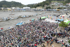 [K포토] 법성포단오제서 열린 전국노래자랑, 법성포 앞바다 꽉 채운 인파