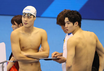 황선우·김우민·이호준·양재훈, 신기록으로 男 계영 800m 결승 진출