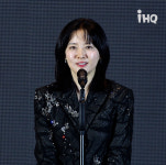 [K영상] '아직 신혼인 줄' 이영애정호영, 시상식서 다정한 부부애 자랑