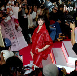 블랙& 레드 뛰어 다닌 앤 해서웨이· 메릴 스트립...글로벌 워너비들의 특급 팬서비스 원더풀 [K영상]