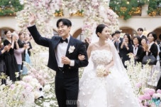 신지문원 결혼식 현장 공개...코요태 김종민·빽가 축복 속 '감동의 눈물'