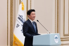 강훈식, 임명 15개월 만에 사의…이 대통령 