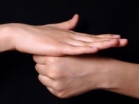 아이에게 수화 가르치면 언어발달에 도움돼