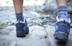 한쪽만 닳는 신발, 구두굽이 말하는 척추 건강