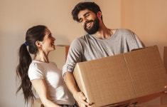 무거운 물건을 들 때 허리 건강을 지키려면?