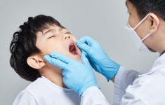[건강톡톡] 재발 잦은 구내염...예방과 치료법은?