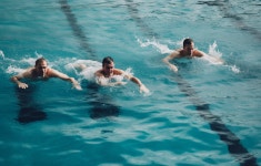 수영으로 다이어트와 건강 두 마리 토끼 모두 잡자