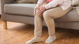 추운 날씨에 더 아픈 관절, 그냥 넘기지 말아야 하는 이유