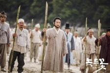 ‘녹두꽃’ 횃불을 들었든 우산을 들었든, 역사의 주인은 그들이다