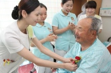 을지대병원, 어버이날 맞아 ‘힐링허그’ 행사 가져