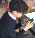 스마트폰 등 디지털기기 이용 늘면서 10~30대 ‘거북목 증후군’ 증가