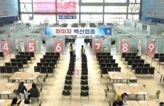 2개월 앞당겨진 집단면역 달성 목표...최대 변수는 폭염·장마·태풍?