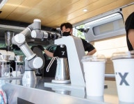 이화의료원 의료진 힘내세요 로봇 바리스타가 응원