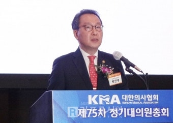 의협 정총 찾은 박민수 차관 