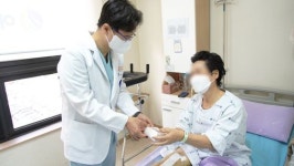 안산에이스병원, 어버이날 맞아 입원환자에 카네이션 비누 증정