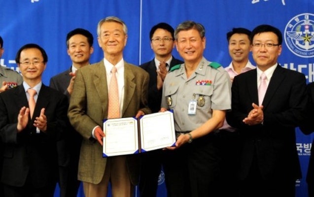 軍, 언론 이해 확대 손잡았다 | 포토뉴스