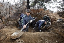 초전 생존성 보장… 전투진지 공사 한창