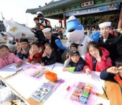 진해군항에 나라사랑 바다사랑 글글글…뜻 깊은 시간