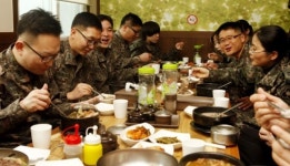 36사단본부마트 | [36사단]지역 상권 돕고 장병 친목 쌓고 ‘맛있는 병영
