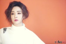 [화보]  고은미 ‘우월 각선미’, 비하인드 컷 화보 공개