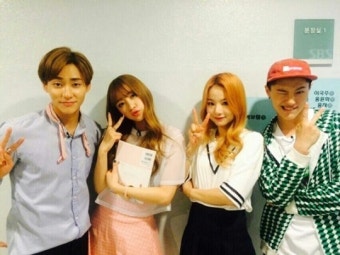 유니크 성주-승연, EXID 하니-솔지 대기실서 안구정화 인증샷