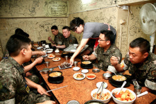 [3군사] “장병들 덕에 힘 납니다” 민간식당 이용 장려…일주일 3억 이상 효과