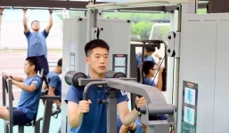 [국방포토] 육군61사단 상승피트니스센터, 웨이트 트레이닝 열중에 열중하는 장병들