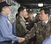 한민구 국방부 장관, 서애류성룡함 순시…北미사일 가장 먼저 포착하라