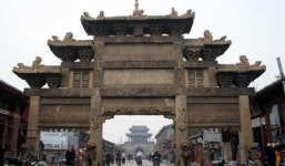 “난공불락 산해관도 내부의 적에 의해 무너졌나니…”