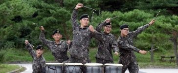 스트레스 난타! 자신감 둥둥!...신나는 병영 두드림