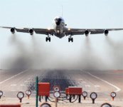 한반도 긴장고조속 美 핵폭발탐지전문 WC-135기 日 배치