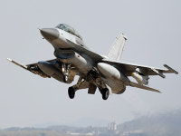 번개처럼 날아 적 함정 정조준