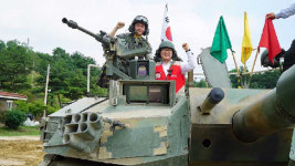 세븐일레븐, 군 장병에 2천만원 상당 위문품 전달