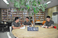 관리병 없이도 도서 대여 가능 ‘확 바뀐 북카페’