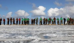 축구장 3배 규모…전체 청소에 100명 이상 투입