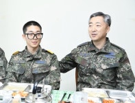 이왕근 공참총장, 설날 맞아 하늘 아래 첫 부대에서 장병과 함께 떡국 격려
