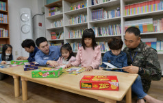 해군2함대 수리창 지역아동센터 찾아 ‘5월의 산타’ 역할 톡톡