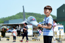 창공의 예술 봄날의 향연...온 가족이 환호