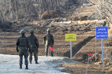 한반도 정중앙에 남북 잇는 첫 도로
