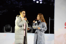 친구집 벚꽃 마당으로 떠난 봄밤의 ‘음악 소풍’