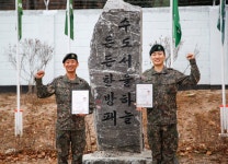 송지형 상사, 8번 도전...김성수 중사 10년만에 자동차정비기능장을 품다