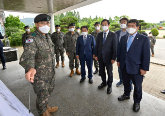 급식 실태 점검하는 국회 국방위원들