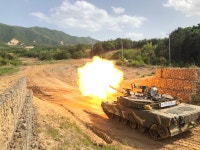 [육군21사단] 불 뿜는 K1 전차…실전처럼 강력한 화력 쾅!