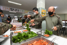[장병 급식 체계 개선] 장병 하루 기본급식비, 내년 1만1000원으로 올린다