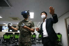 [육군정보통신학교] VR(가상현실)로 끝내주는 ‘통신장비 설치 실습’