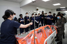 국군포천병원 감염병 전담병원 추가 전환