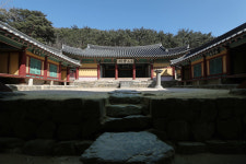 자연 벗 삼아 배움 구하는… 꼿꼿한 선비의 마음을 닮았다