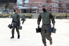 육군102기갑여단 ‘전차 승무원 전투형 체력단련’ 현장을 가다