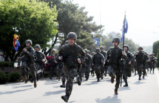 육군56보병사단 오륙강철중대 선발대회 현장에 가다